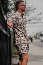 Load image into Gallery viewer, Tropical Frogskin Button-up