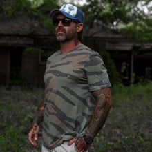 Load image into Gallery viewer, Men's Outdoor UPF40 Performance T-Shirt